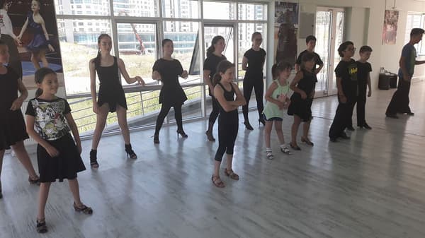Emir Kaya Dans Okulu - Ankara Salsa - 5. Fotoğraf